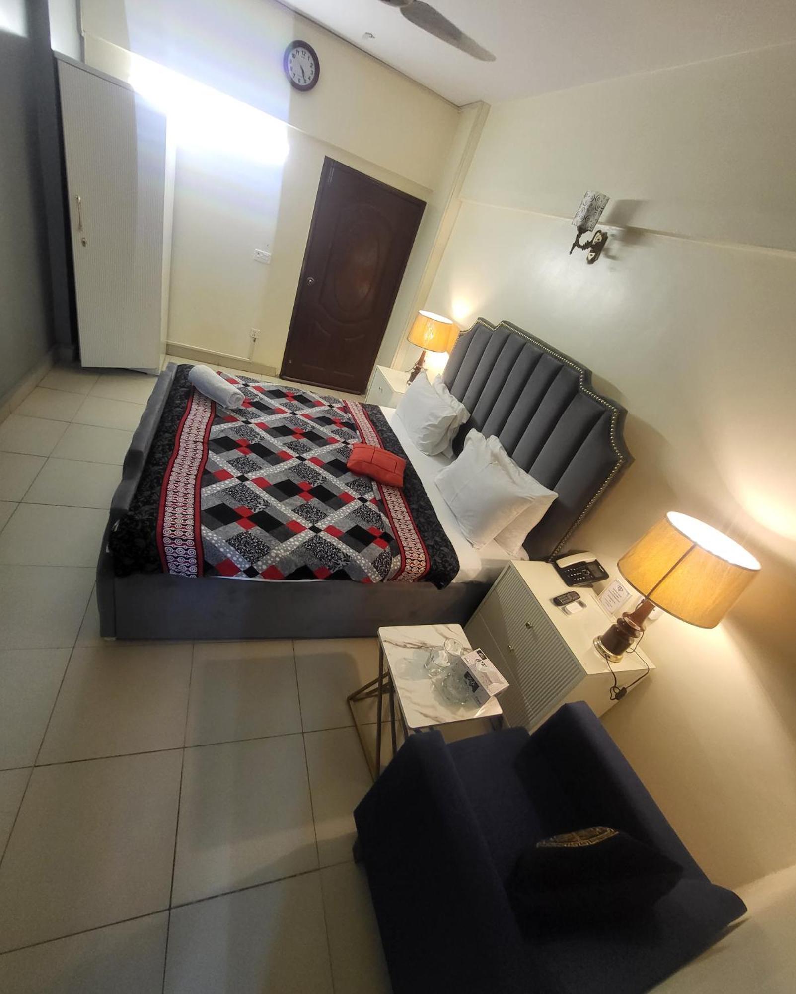 Hotel Rooms Dha Karatschi Exterior foto